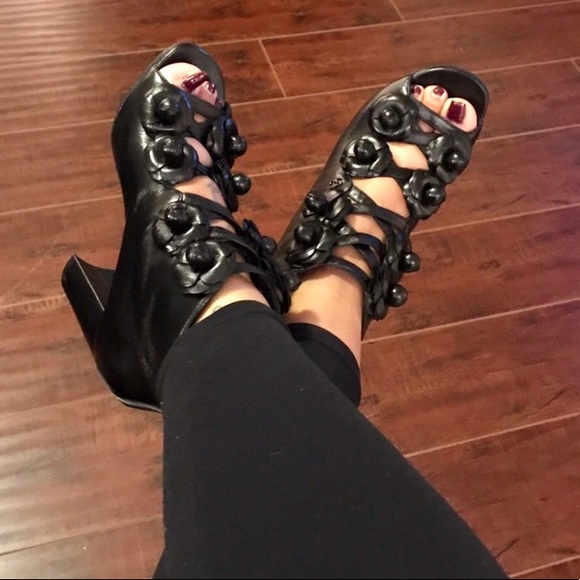 👑✅PRICE FIRM✅ AUTHENTIC Chanel Camelia Booties - Picture 10 of 14